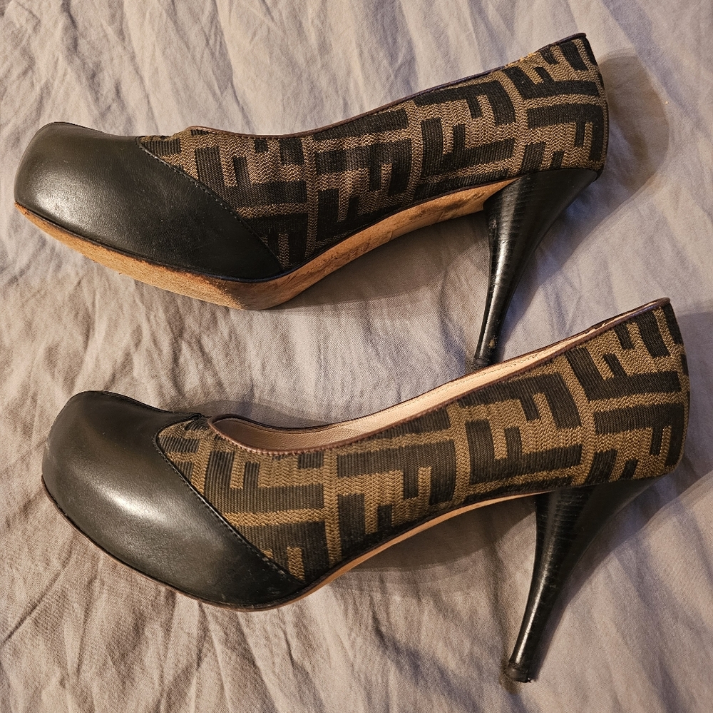 Fendi brown logo pumps size 38 1/2